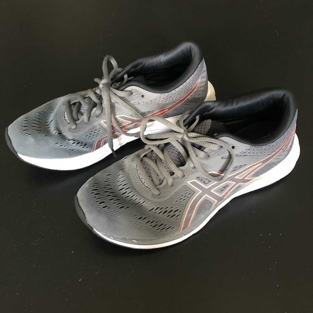 Size 8 Gray with pink Asics Gel Excite Sneakers